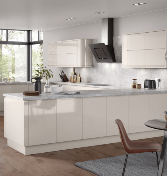 Larissa J Profile gloss